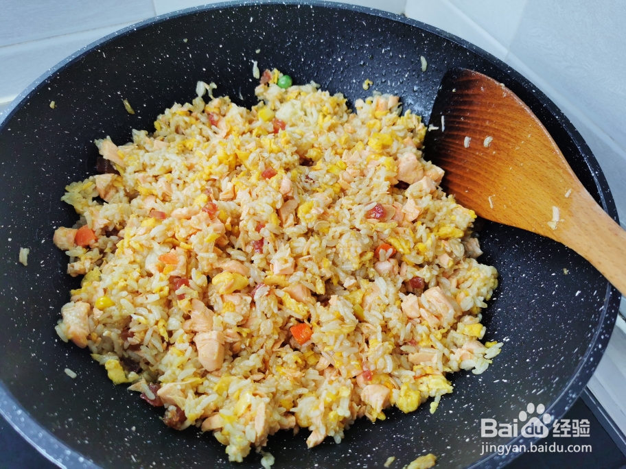 怎么做三文鱼什锦咖喱炒饭？