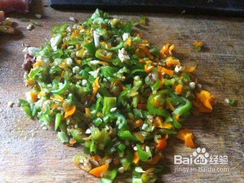 扑豆角炒腊肉的作法