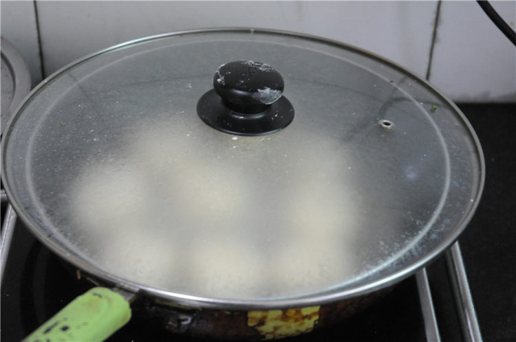 脆底小笼包的做法,好吃不腻!