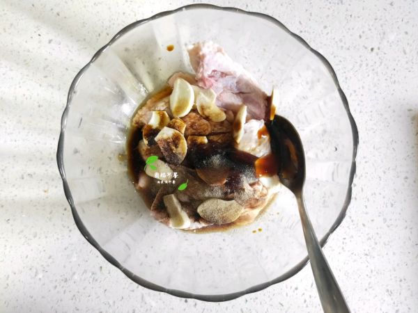 吮指蒜香烤鸡翅