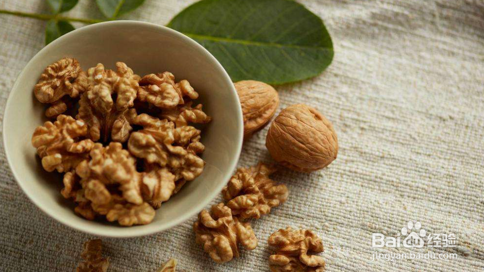 如何快速剥核桃内衣