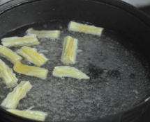 如何做木耳炒腐竹