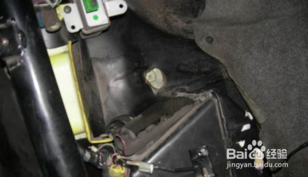 五菱之光暖风水箱如何进行拆卸？