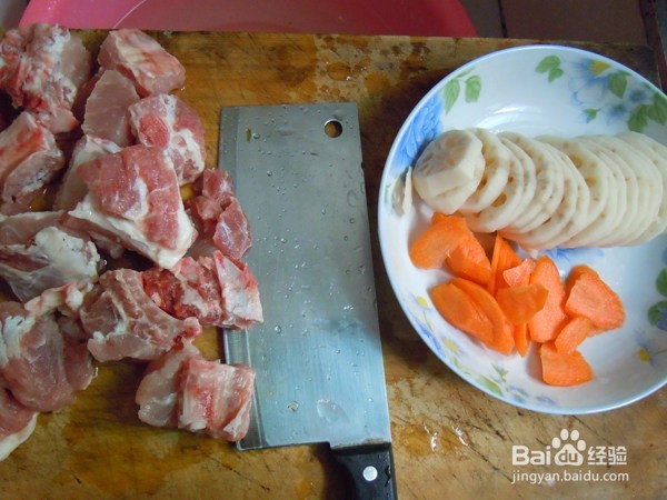 莲藕炖排骨的做法