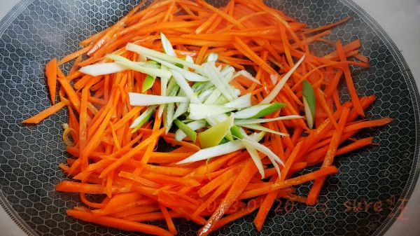 胡炒萝卜芹肉丝