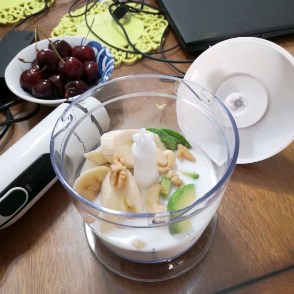 鳄梨香蕉奶油奶昔