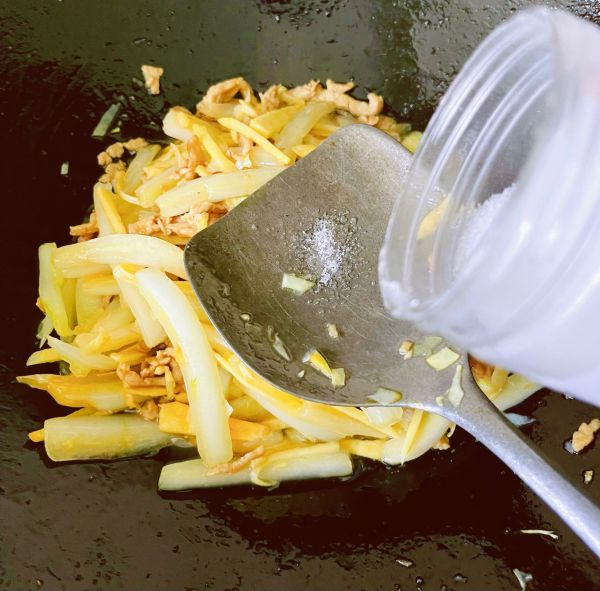 冬笋肉丝炒白菜