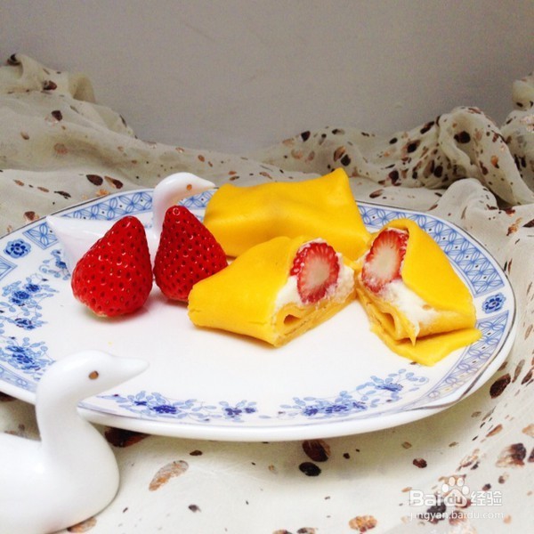 清爽可口草莓班戟小甜点