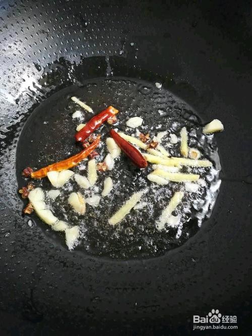 胡萝卜木耳炒肉片的做法