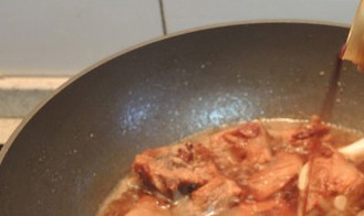 家制红烧排骨的小窍门