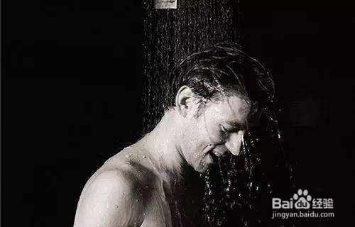 <b>男性洗冷水澡的正确顺序</b>