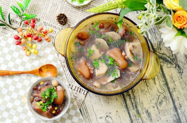 五谷猪蹄莲藕汤