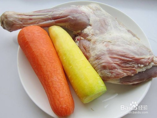 怎样做鲜香味美的胡萝卜炖羊腿呢