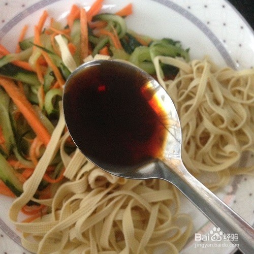 夏季蔬菜凉拌面怎么做？