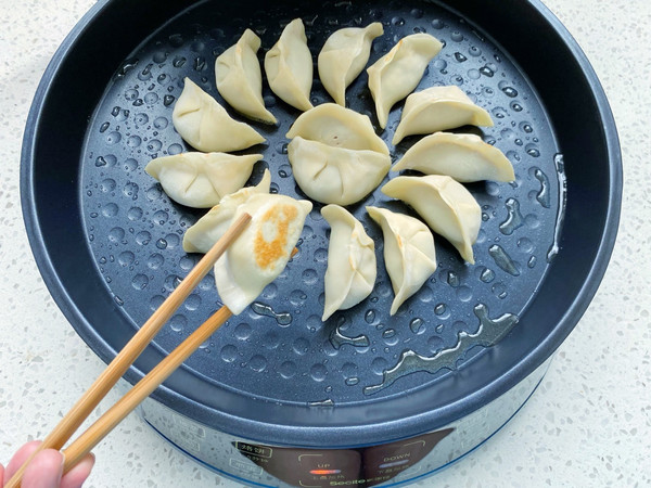 晶莹剔透冰花煎饺