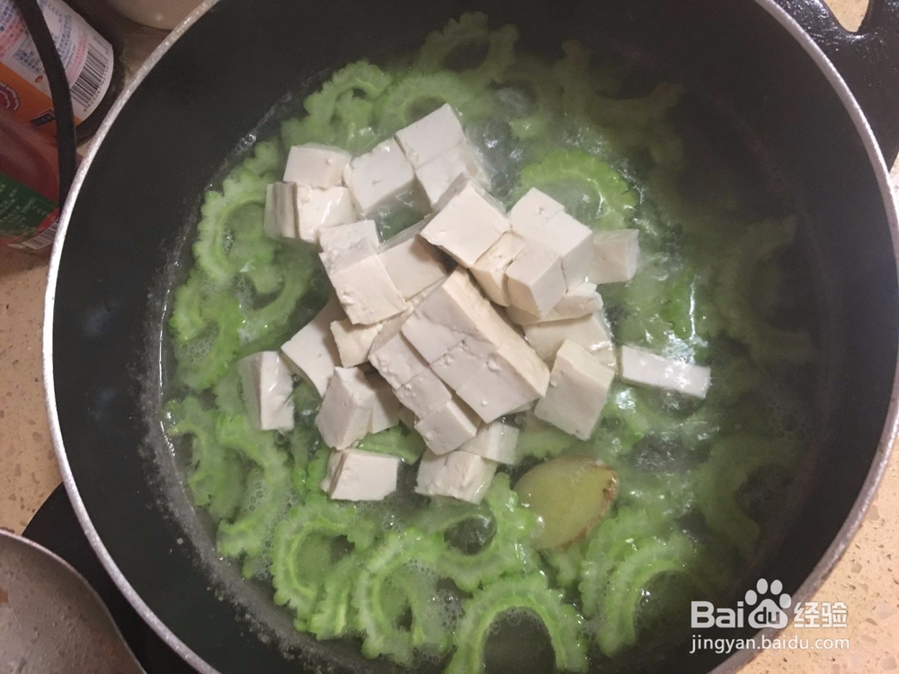 夏日清汤去火凉血的苦瓜豆腐汤的做法