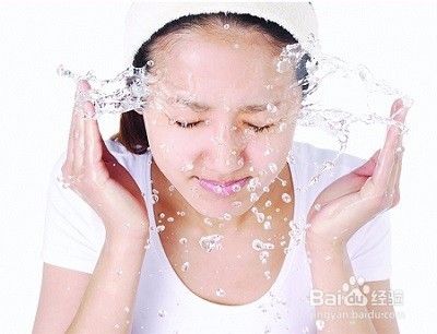 大姨妈期间爆痘怎么办？（大姨妈期间爆痘怎么改善）