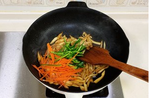快手家常菜之手撕杏鲍菇