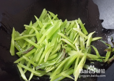 莴苣炒韭菜的做法