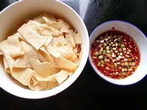 【家常菜(凉拌豆腐皮)的做法