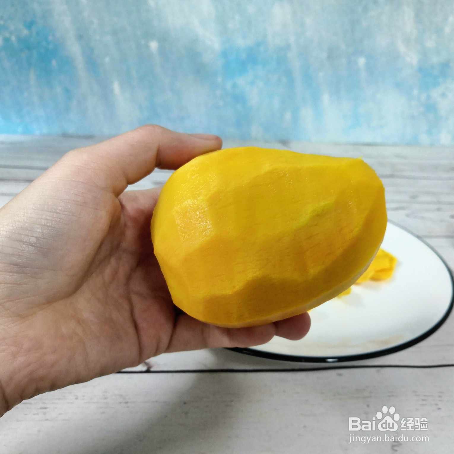 怎么把芒果切成格子小块？