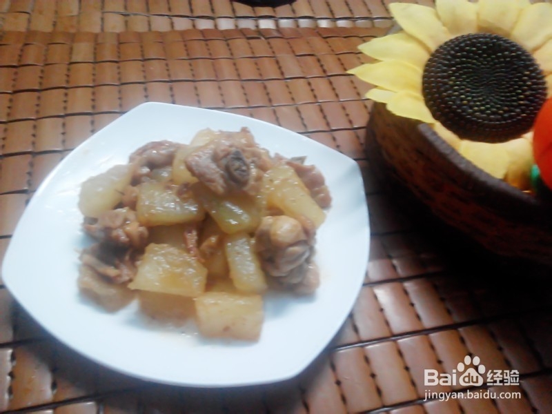 冬瓜煨鸡腿肉的做法。