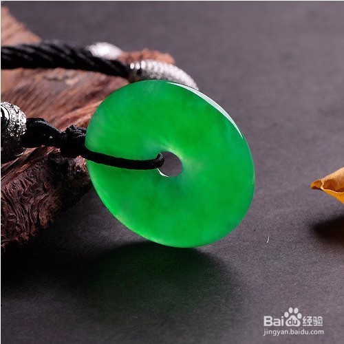南博翡翠为何越戴越绿