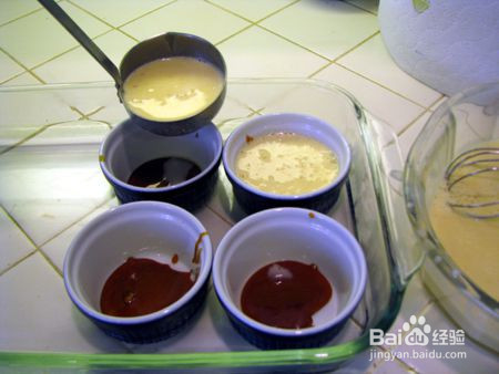 如何用香草奶油和焦糖酱做果馅饼