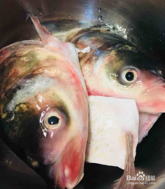 鱼头炖粉皮的做法