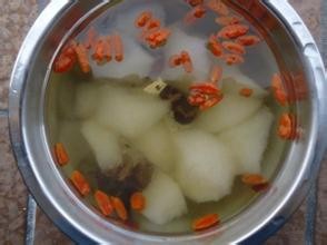 冰糖枸杞雪梨的做法