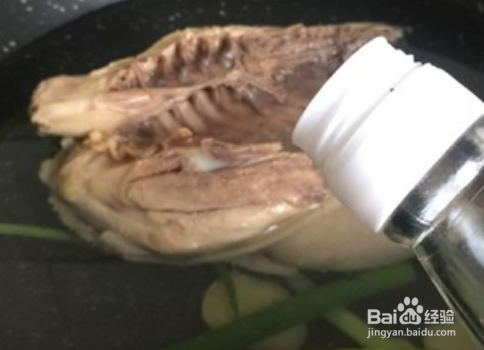 如何烹饪槽香三黄鸡？