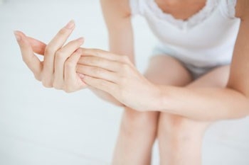 电脑玩时间长了鼠标手会疼怎么办