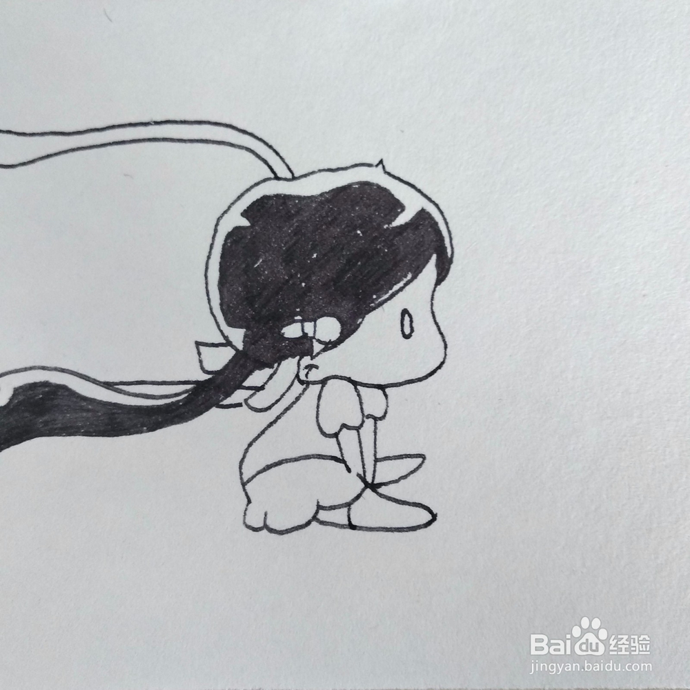 怎么画一个夏天对着风扇吹风的小女孩卡通简笔画