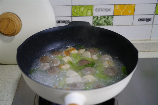 鱼饼肉丸莴笋汤