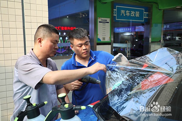 汽车贴膜的步骤
