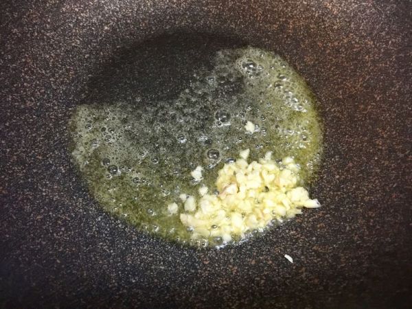 缤纷面包丁沙拉