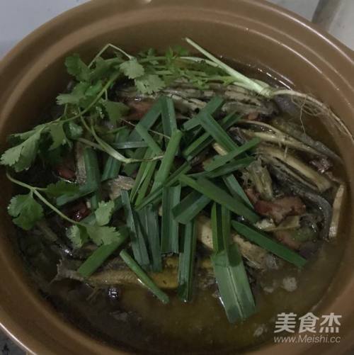 臘肉燉泥鰍的做法