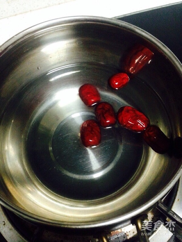 红枣枸杞煮米酒