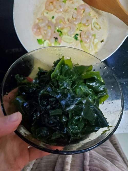 裙帶菜蝦仁豆腐湯