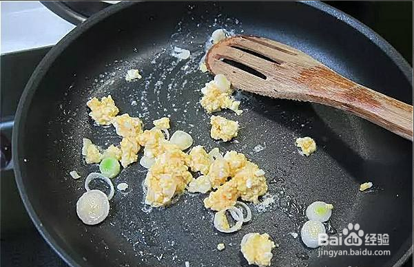 咸蛋炒茭白的做法
