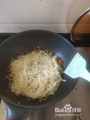 鸡柳豆角包菜焖面的做法