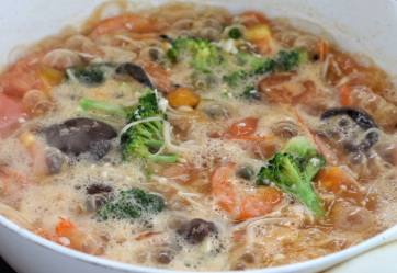 带你做暖胃蔬菜大虾豆腐汤