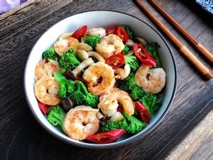 怎么做美味的西兰花菌菇炒虾仁