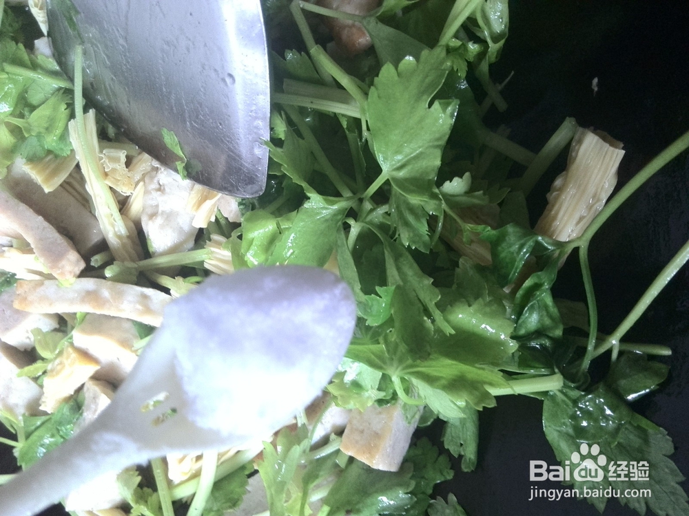 腐竹炒猪肉饼条