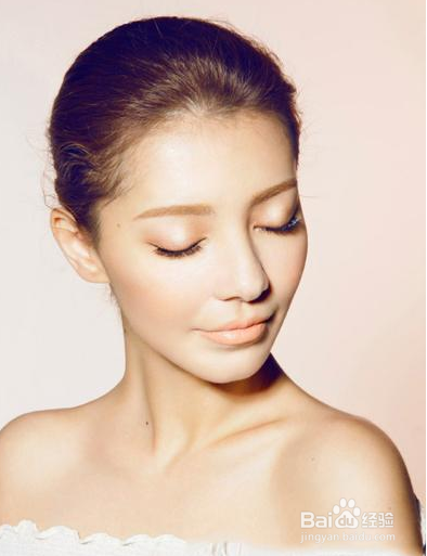 如何轻松去除颈部皱纹