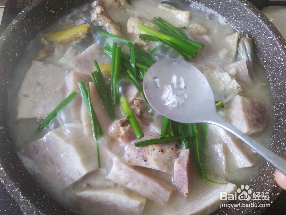 美味好吃的香芋炖鱼腩的做法