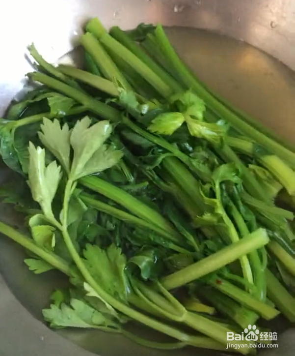 素炸芹菜丸子的做法