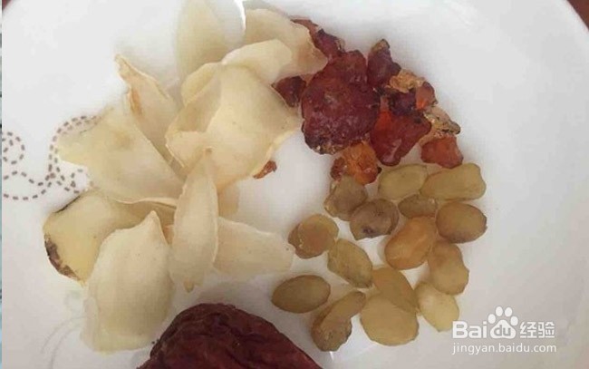 桃胶煮粥的做法