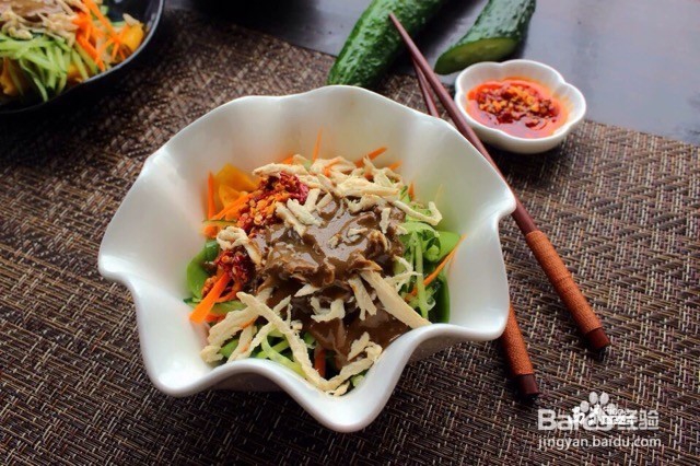 如何制作缤纷鸡丝凉皮