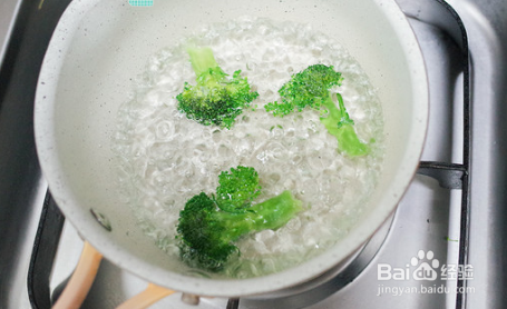 三文鱼炒饭的做法